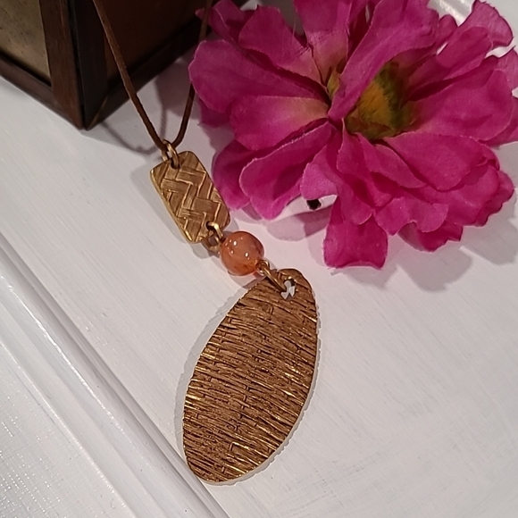 Gold Pendant Necklace - Picture 3 of 5
